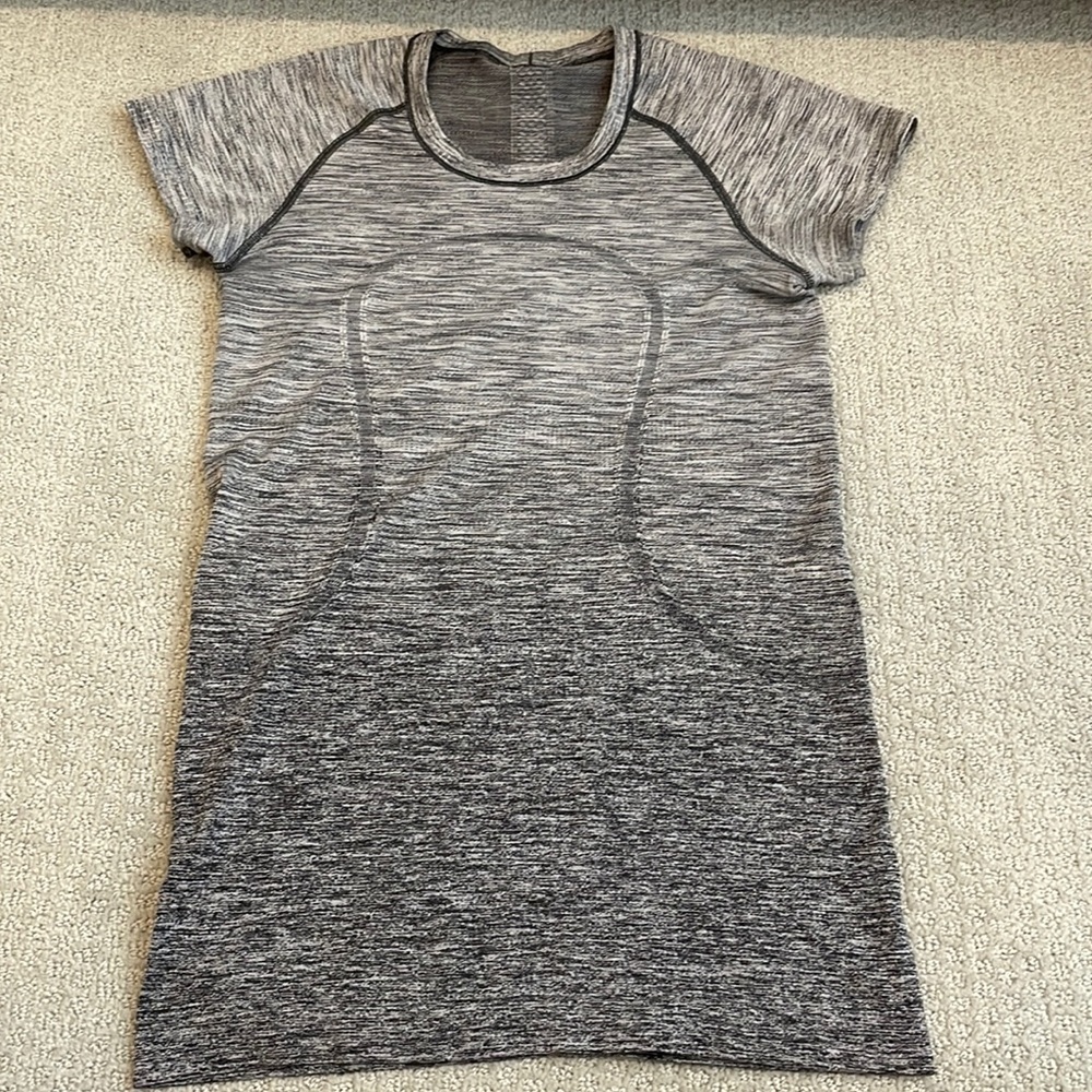 Lululemon workout top